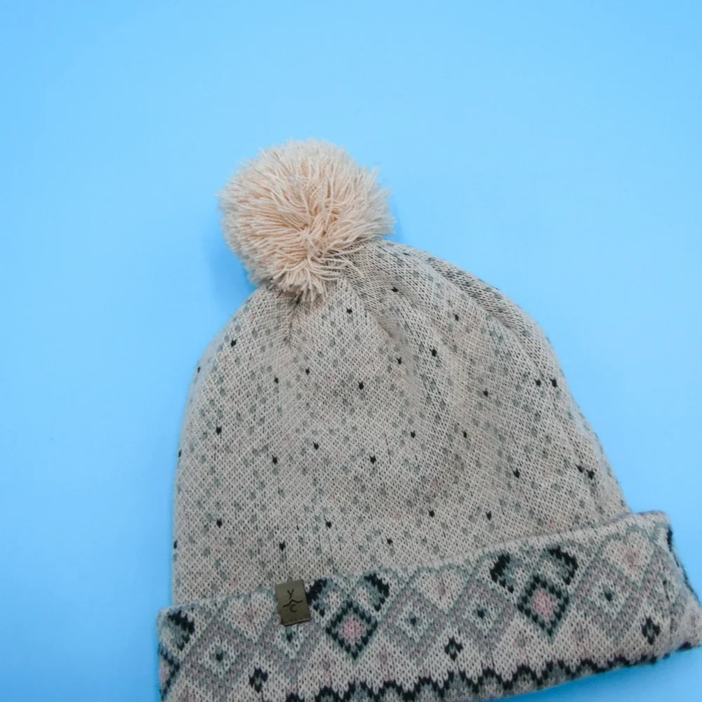 Ouray Hat Womens One Size Yellowstone Club YC Beanie Tan‎ Fair Isle Pom Pom Knit